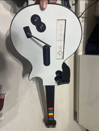 Guitarra Wii + Juego Guitar Hero World Tour
