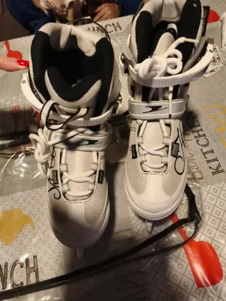 Patines de hielo blancos sin estrenar