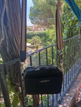 Bolso bandolera Tommy Hilfiger negro