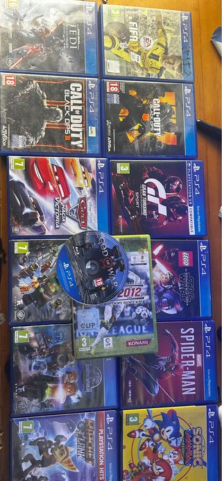 Pacchetto Giochi PS4: FIFA 17, Star Wars, Spiderman