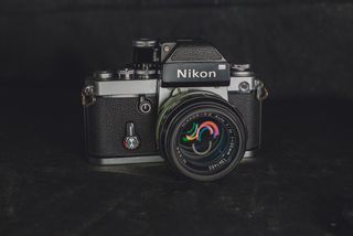Nikon F2 Cámara Analógica Plata y Negra