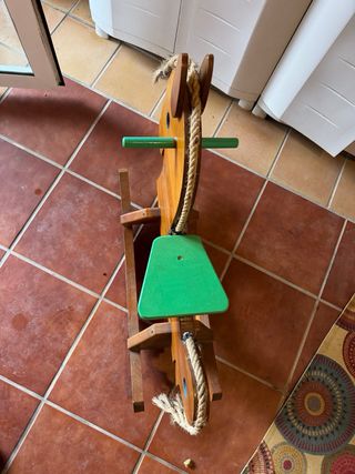 Caballito de madera para niños.