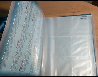 Álbum Invizimals vacío + revista + juego de cartas