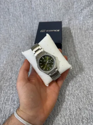 Reloj Casio Edifice con dial verde