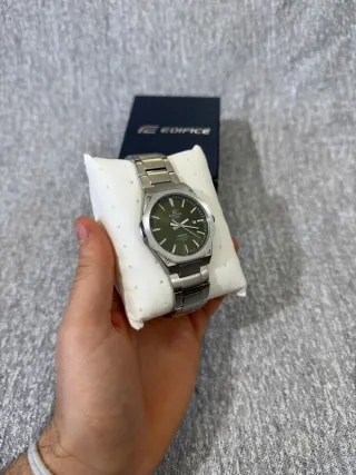 Reloj Casio Edifice con dial verde