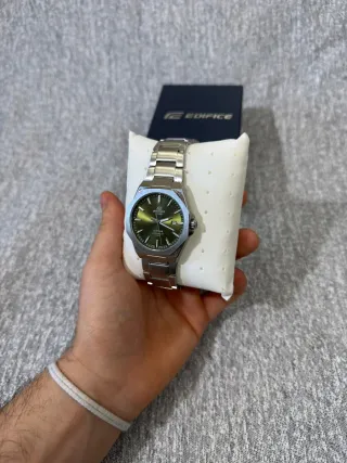 Reloj Casio Edifice con dial verde
