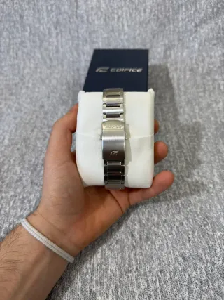 Reloj Casio Edifice con dial verde