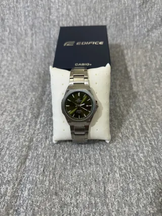 Reloj Casio Edifice con dial verde