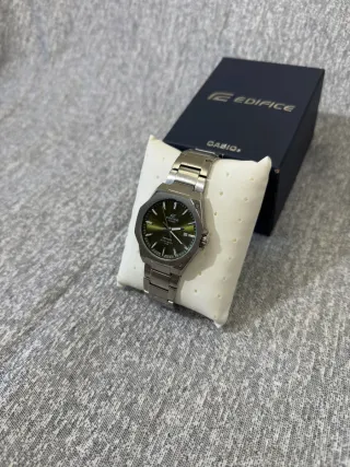 Reloj Casio Edifice con dial verde