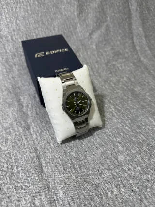 Reloj Casio Edifice con dial verde