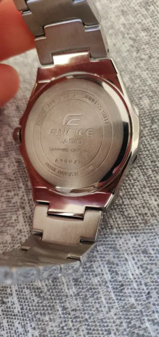 Reloj Casio Edifice con dial verde