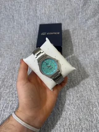 Reloj Casio Edifice de acero y dial turquesa