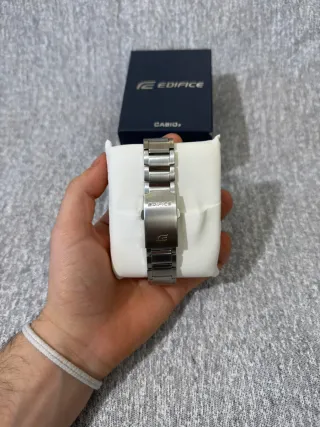 Reloj Casio Edifice de acero y dial turquesa