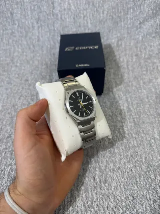 Reloj Casio Edifice de acero con dial negro