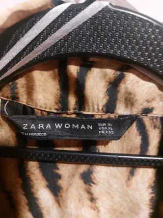 Camisa satinada Zara estampado animal