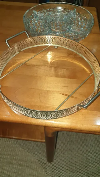 Travessa de vidro com suporte metal