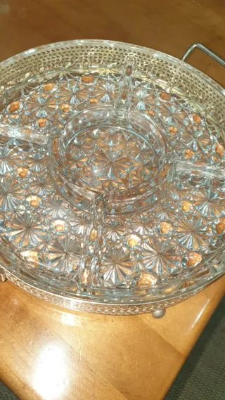 Travessa de vidro com suporte metal