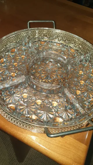 Travessa de vidro com suporte metal