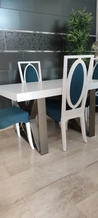 4 sillas en blanco , madera de pino