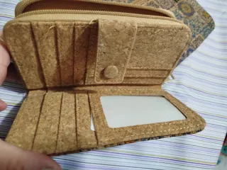 Porta móvil y cartera corcho a juego