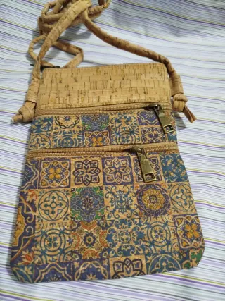 Porta móvil y cartera corcho a juego