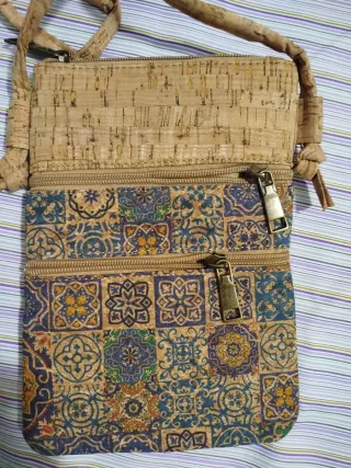 Porta móvil y cartera corcho a juego