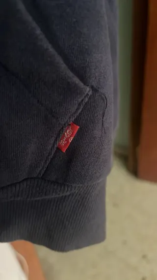 Sudadera Levi's Negra y Roja