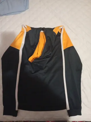 Chaqueta deportiva con capucha