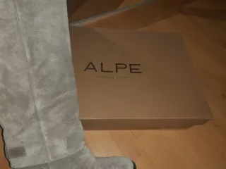 Botas altas grises de ante