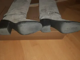 Botas altas grises de ante