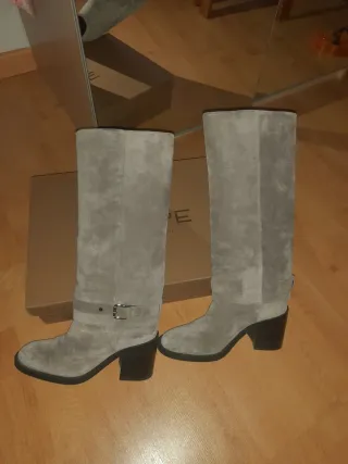 Botas altas grises de ante