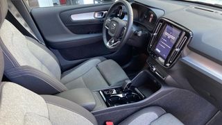 VOLVO XC40 2.0 B3 MHEV PLUS DARK DCT 5P