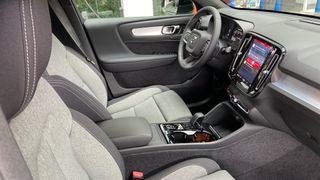 VOLVO XC40 2.0 B3 MHEV PLUS DARK DCT 5P