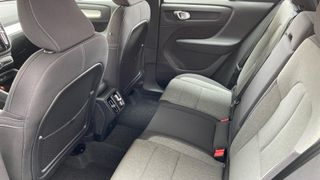 VOLVO XC40 2.0 B3 MHEV PLUS DARK DCT 5P