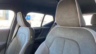 VOLVO XC40 2.0 B3 MHEV PLUS DARK DCT 5P