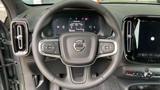 VOLVO XC40 2.0 B3 MHEV PLUS DARK DCT 5P