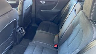 VOLVO XC40 2.0 B3 MHEV PLUS DARK DCT 5P