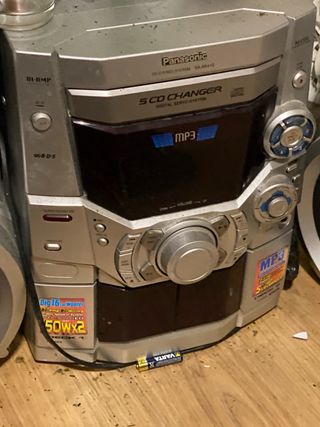 Mini cadena Panasonic CD Changer MP3