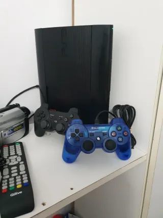 Consola PS3 con 10 juegos y 2 mandos