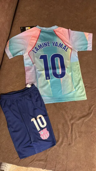 Equipación Barcelona Lamine Yamal talla 5/6 años
