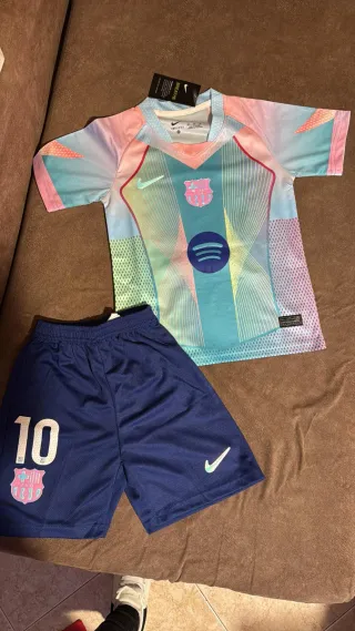 Equipación Barcelona Lamine Yamal talla 5/6 años