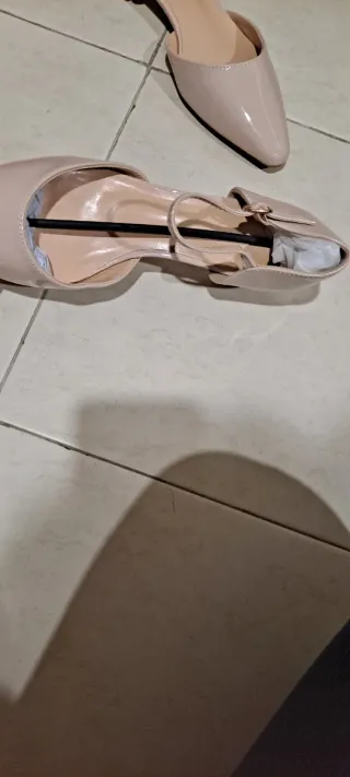 Zapatos de tacón bajo color nude