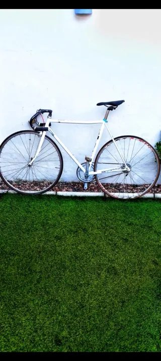 Bicicleta de carretera blanca Orbea