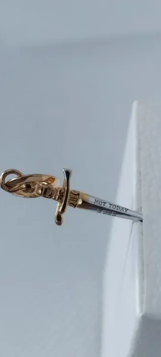 Charm Daga NOT TODAY Plata y Oro