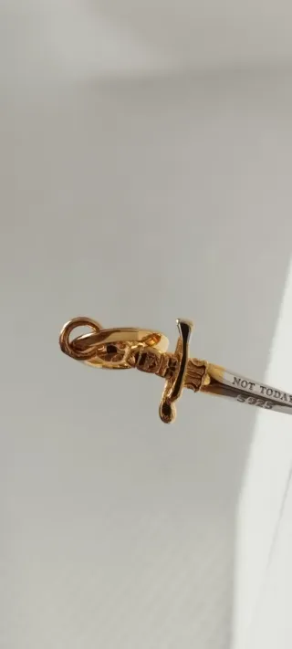 Charm Daga NOT TODAY Plata y Oro