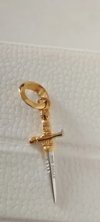 Charm Daga NOT TODAY Plata y Oro