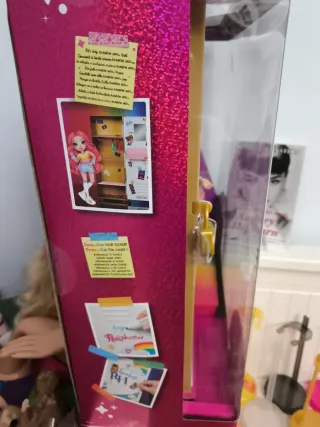 Rainbow High Pinkly con taquilla