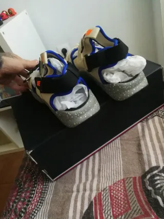 Sandalias Nike Canyon Beige/Naranja T42.5