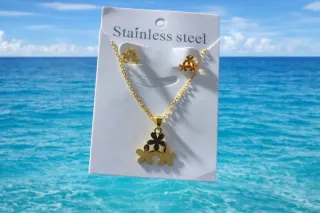 Set di gioielli con orecchini e ciondolo