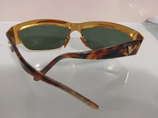 Occhiali da sole vintage tartarugati dettagli oro